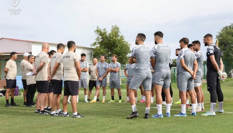 يستعد منتخبنا الوطني لكرة القدم لخوض مباراته الأولى في دورة الهند الدولية ضد منتخب "موريشيوس" في الخامسة من عصر يوم غد الجمعة في "حيدر أباد" بالهند.