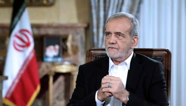 الرئيس الإيراني مسعود بزشكيان أرسل رسالة يبارك فيها للشيخ نعيم قاسم، بمناسبة انتخابه أمينا عاماً لحزب الله.