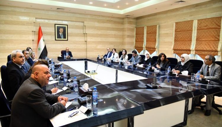 فريق العمل الحكومي المعني باستراتيجية تنمية المشروعات الصغيرة والمتوسطة يضع رؤية نهائية توضح دور هيئة تنمية المشروعات الصغيرة والمتوسطة.