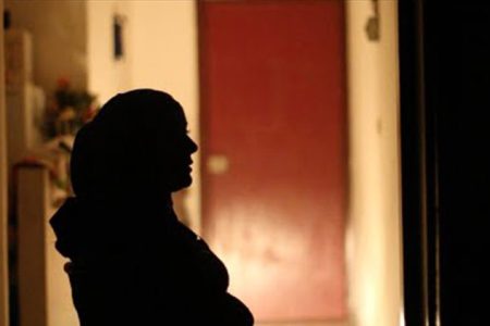 نعيش بين “ضفتين”: نساء سوريات في مواجهة واقع ما بعد السقوط