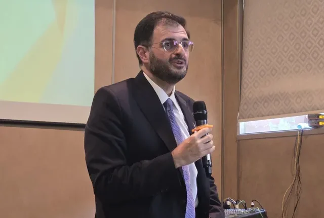 وزير الاتصالات السوري: نعمل على تسريع توفير خدمات اتصالات وإنترنت مستقرة