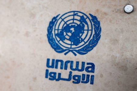 الأونروا تُحذّر من عجز مالي يهدد خدماتها في خمس مناطق بينها سوريا