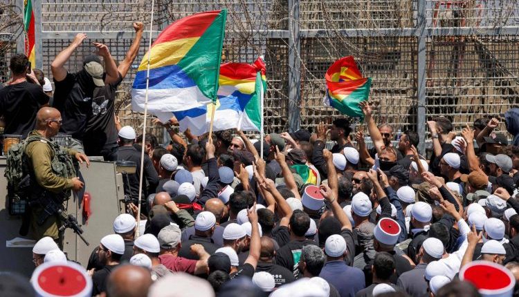"إسرائيل" تستثمر فوضى السويداء لتعزيز نفوذها جنوب سوريا