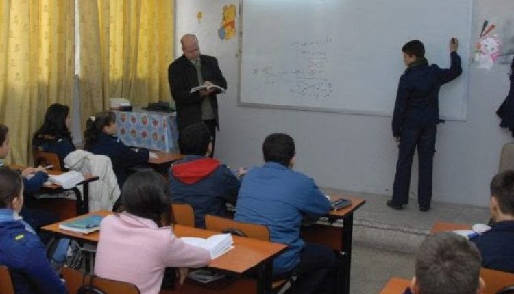 رواتب المعلمين في سوريا تحت المجهر: التربية تُلزم المديريات بالصرف المنتظم