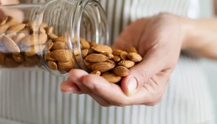 اللوز: جوهرة الطبيعة لصحة وحيوية لا مثيل لهما
