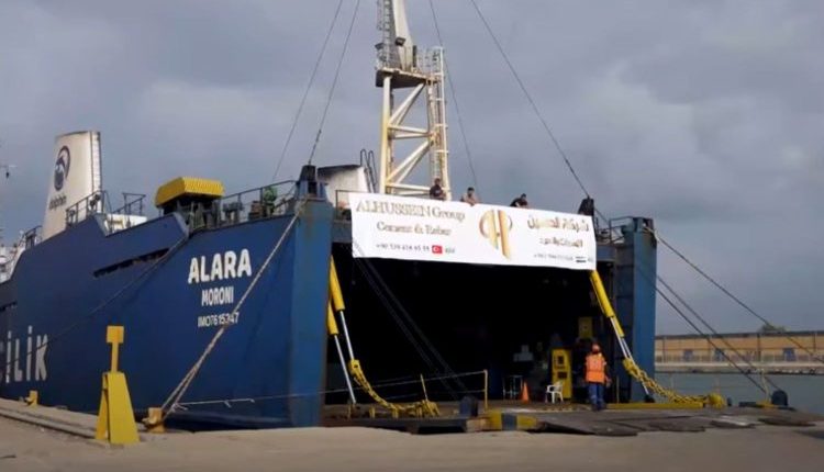 ميناء-طرطوس-ينتعش-وصول-باخرة-تركية