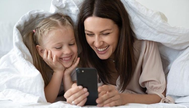 أطفالنا والروبوتات: هل يسرق الذكاء الاصطناعي دور الأسرة؟