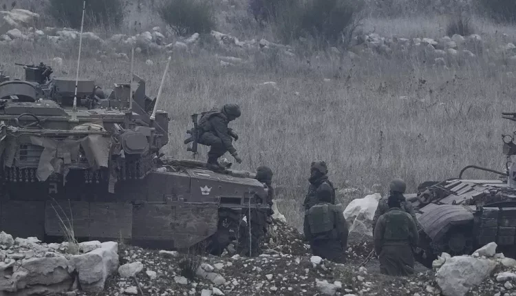 ينما تواصل إسرائيل تنفيذ عملياتها العسكرية داخل الأراضي السورية بزعم استهداف النفوذ الإيراني، كشف مصدر أمني إسرائيلي