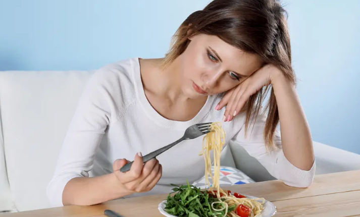 الصعوبات-المالية-تهدد-المراهقين-باضطرابات-الأكل