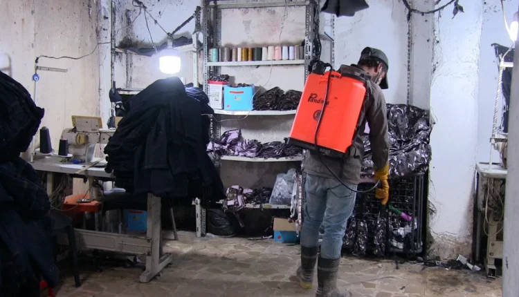 وزارة الاقتصاد والصناعة جدلاً واسعًا في الأوساط الصناعية والتجارية السورية، إذ يسمح باستمرار استيراد الأحذية