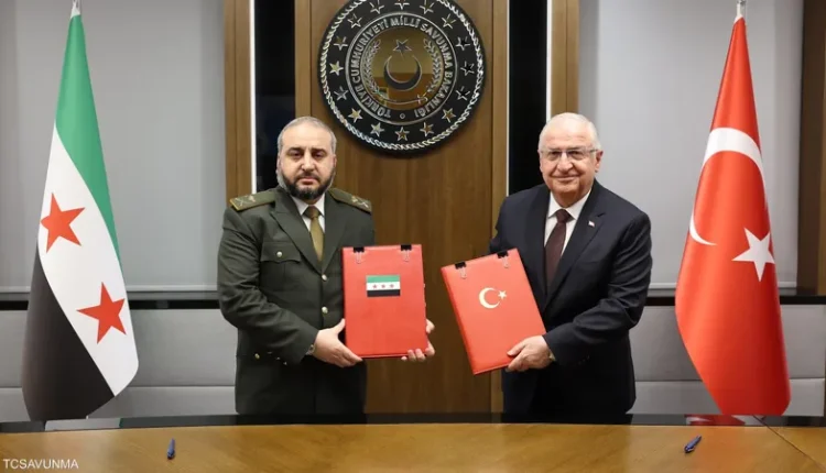 تشكيل الجيش أعلنت وزارتي الدفاع في كل من تركيا وسوريا توقيع مذكرة تفاهم للتعاون العسكري. ورغم أن الأهداف المعلنة تدور حول التدريب وتطوير قطاع الأمن