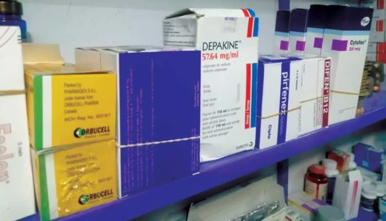 أعلن معاون وزير الصحة عن تشكيل لجنة متخصصة تضم ممثلين عن وزارة الصحة، نقابة الصيادلة، معامل الأدوية، لوضع أسس جديدة لتسعير الدواء.