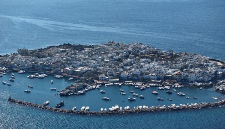 أرواد، الجزيرة السورية الوحيدة المأهولة بالسكان، تقبع في قلب البحر المتوسط ككنز جغرافي وسياحي لم يُكتشف بعد، وسط غياب تام للاستثمار.