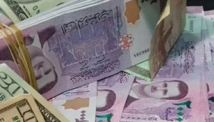تتجه الحكومة السورية نحو إطلاق عملة سورية جديدة تُعرف بـ"النيو ليرة"، في إطار خطة شاملة لإصلاح المشهد المالي وإعادة الثقة بالعملة الوطنية.