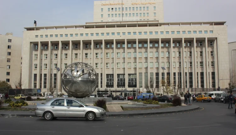 أعلنت الهيئة المركزية للرقابة والتفتيش في سوريا عن تفويض وزارة المالية برفع الحجز الاحتياطي عن أموال الأشخاص، دون العودة للهيئة، إذا قام أصحاب الشأن بتسديد المبالغ المحددة