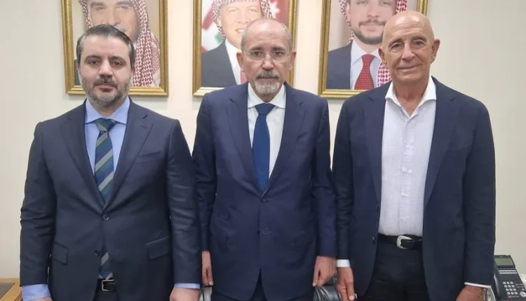 الاردن يستضيف اجتماع سورياً أمريكياً أردنياً أسعد الشيباني توماس باراك أيمن الصفدي سوريا الأردن أزمة السويداء