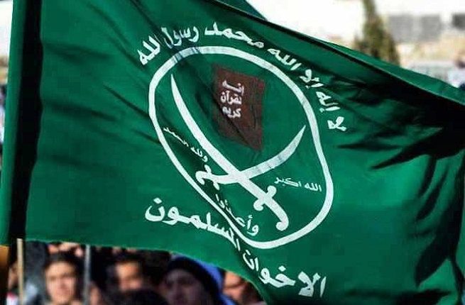 منذ أحداث حماة عام 1982، تلاشى الوجود الفاعل لجماعة الإخوان المسلمين في سوريا. فقد قُتل الآلاف منهم، واضطر عدد كبير إلى الهروب للخارج.