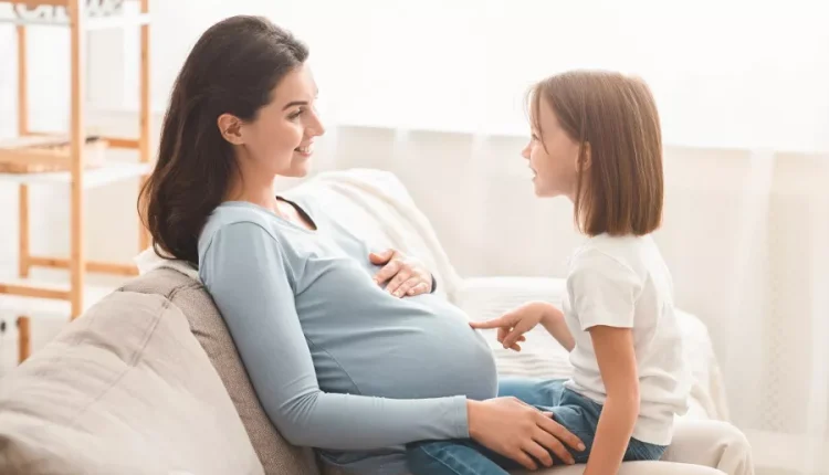 فن-الأمومة-المزدوجة-دليلك-الشامل-للتأقلم-مع-طفلين