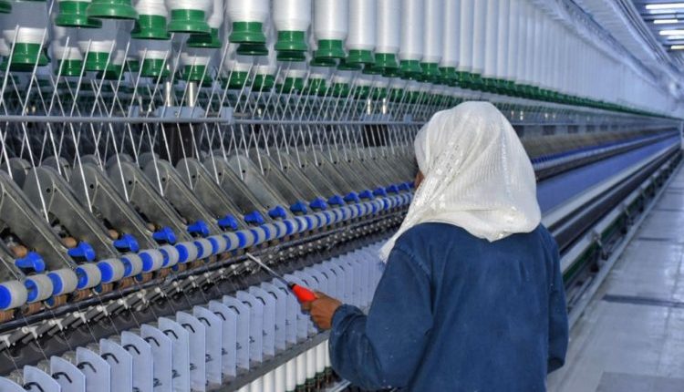 مع مرور أشهر قليلة على وصول الإدارة الانتقالية بقيادة أحمد الشرع إلى الحكم في الثامن من كانون الأول/ديسمبر 2024، بدأت الحكومة الانتقالية السورية طرح رؤية اقتصادية