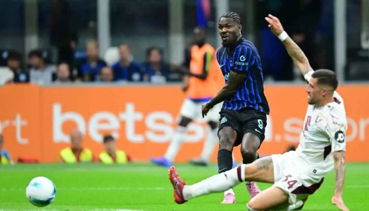 انتر ميلان يكتسح تورينو بخماسية في بداية مشواره بالدوري الإيطالي لاوتارو مارتينيز باستوني