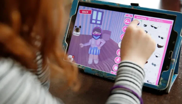 تحذيرات-مصرية-من منصة-روبلوكس