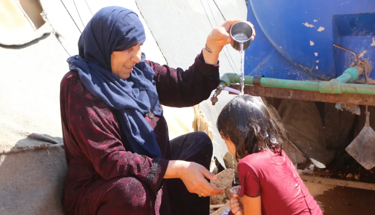 شهدت سوريا وعدد من دول الشرق الأوسط موجة حر غير مسبوقة منذ حوالي الأسبوع الحالي، حيث تجاوزت درجات الحرارة معدلاتها السنوية بشكل كبير.