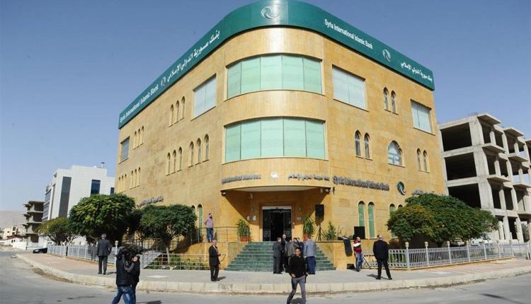 يشهد القطاع المصرفي السوري تغيرات واضحة، حيث تتقدم المصارف الإسلامية بينما تواجه المصارف التقليدية، خاصة الحكومية،