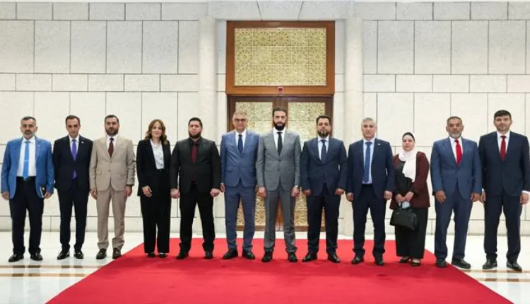 أصدرت مجموعة من المنظمات الحقوقية السورية، اليوم الاثنين 15 من أيلول، ورقة موقف تنتقد فيها المرسوم رقم 143 لعام 2025، الذي ينظم النظام الانتخابي