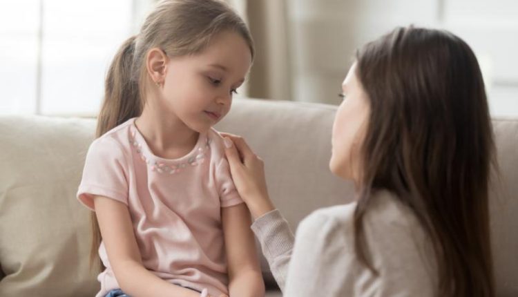 لماذا-ينها-طفلك-عند-العودة-للمنزل-الأسباب-العلمية-لاِنْهيار-ما بعد-المدرسة"