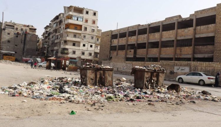 لا تزال الأحياء الشرقية في حلب، تعاني من تدهور الواقع الخدمي، في ظل بنى تحتية متضررة، وشبكات صرف صحي قديمة، وطرقات غير صالحة