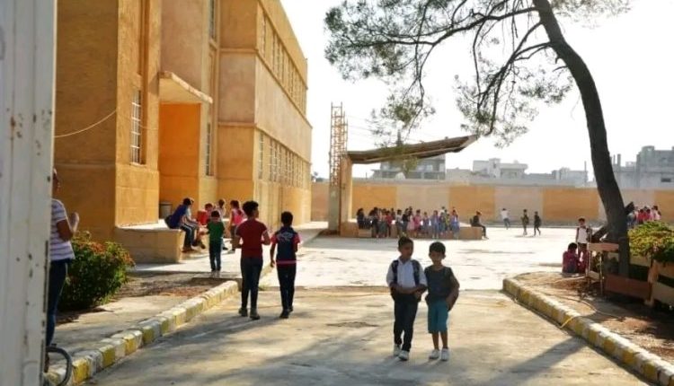 الإدارة الذاتية تفرض ثلاث لغات في العام الدراسي الجديد منهاج الحكومة السورية