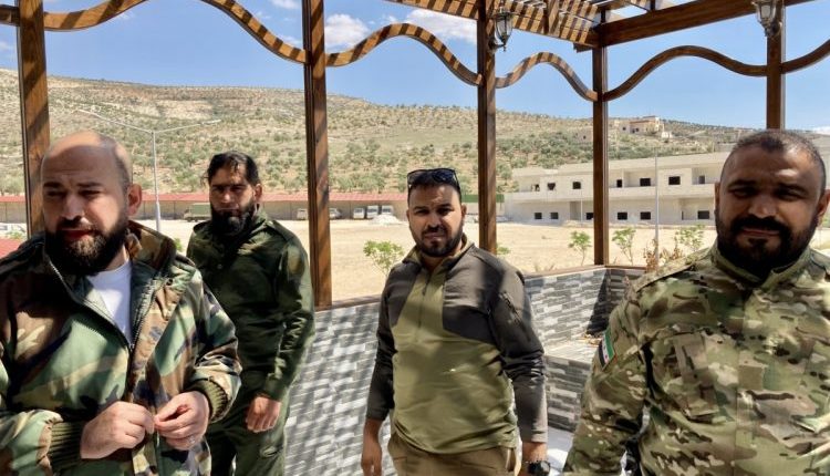 على الرغم من إعلان فصائل “الجيش الوطني السوري” المدعوم من أنقرة عن حل نفسها ودمجها ضمن تشكيلات “وزارة الدفاع” في الحكومة السورية