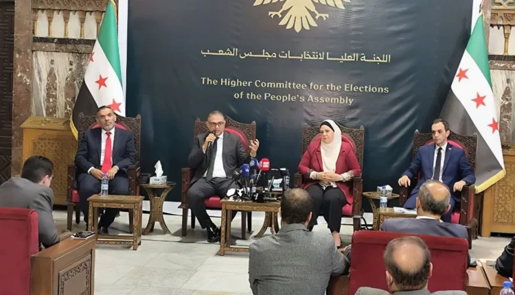 تثير انتخابات البرلمان السوري انتقادات وتساؤلات واسعة حول شفافيتها ومدى ديمقراطيتها، في ظل هيمنة واضحة لأحمد الشرع على العملية الانتخابية.
