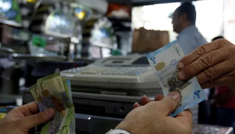 أثارت تصريحات وزير المالية في الحكومة السورية الانتقالية محمد يسر برنية بشأن استراتيجية زيادات الرواتب في سوريا غضبًا واسعًا بين المواطنين.