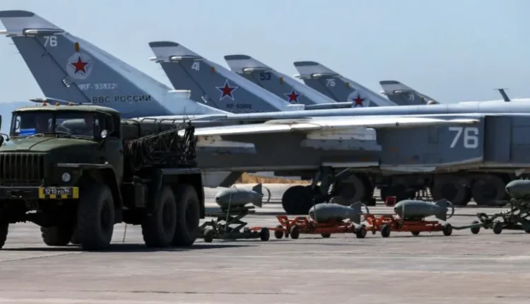 وثقت الشبكة السورية لحقوق الإنسان، مقتل 6993 مدنياً، بينهم 2061 طفلاً و984 امرأة، جرّاء التدخل الروسي في سوريا.