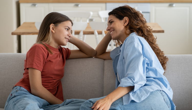 دورك-كأم-أهم-من-أن-تكوني-صديقة-معادلة-الأمان=والثقة