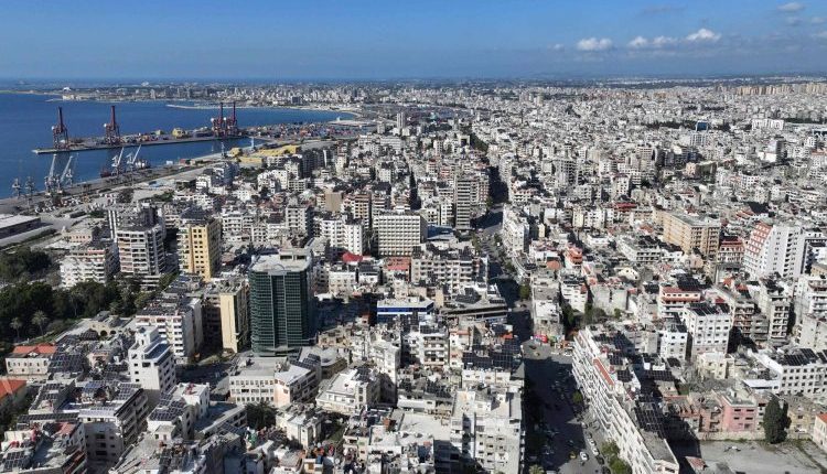 أصبحت مدينة اللاذقية من بين أغلى المدن السورية من حيث أسعار الإيجارات، ما أثار استغراب السكان المحليين والعائدين من خارج البلاد.