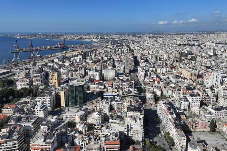 أصبحت مدينة اللاذقية من بين أغلى المدن السورية من حيث أسعار الإيجارات، ما أثار استغراب السكان المحليين والعائدين من خارج البلاد.