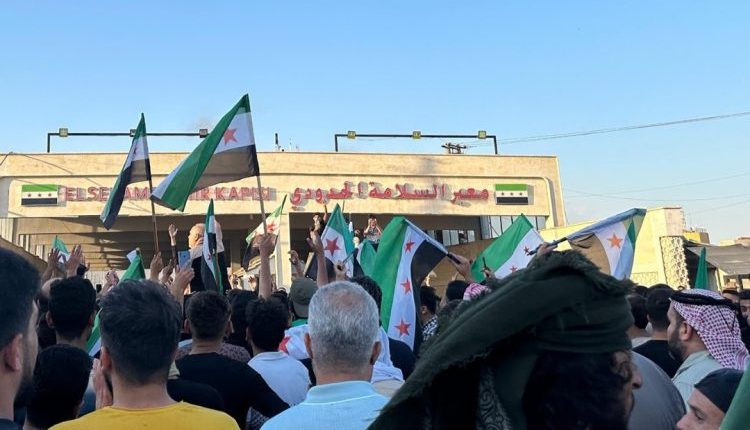 مظاهرات ضد القوات التركية