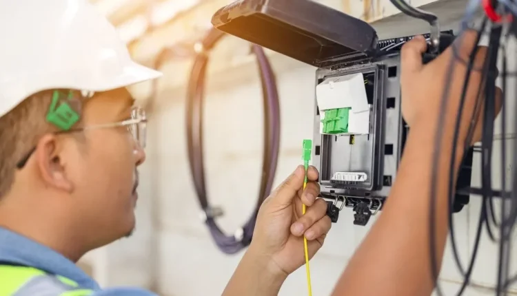 مشروع برق عبد السلام هيكل توصيل شبكة ألياف ضوئية إلى كل منزل في سوريا