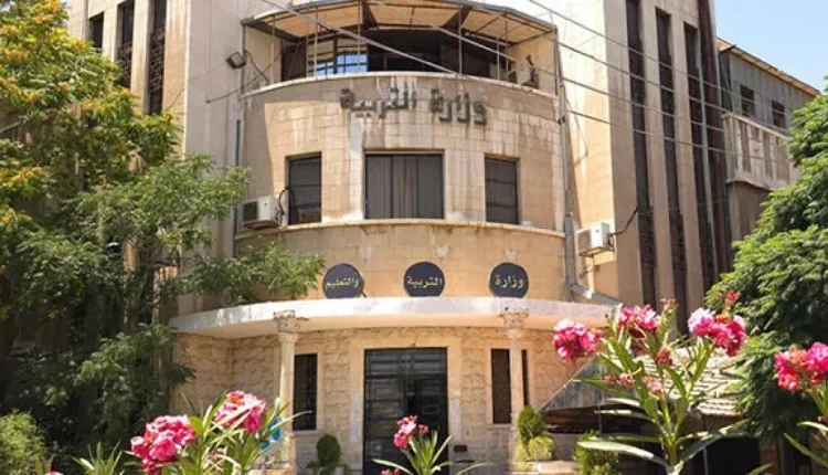 احتجاجات لطالبات أمام وزارة التربية