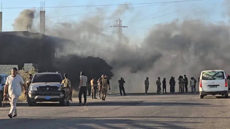 قرية المجدل ريف السويداء الغربي هجوم طائرة مسيّرة انتحارية، ما أسفر عن إصابة مدني الحرس الوطني في السويداء.