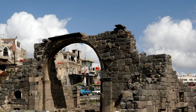 محافظة السويداء تتحرك لمعالجة الأزمات وزارة المالية مصطفى البكور إدخال الخدمات الأساسية وتحويل الرواتب إلى منطقة المزرعة رواتب الموظفين في القطاع العام