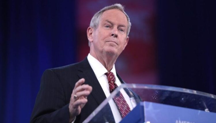 لا تزال إسرائيل تتعامل مع أحمد الشرع رئيس المرحلة الانتقالية في سوريا، بحذر شديد، في وقت ترى فيه واشنطن أن سوريا تسير نحو تحول سياسي تاريخي