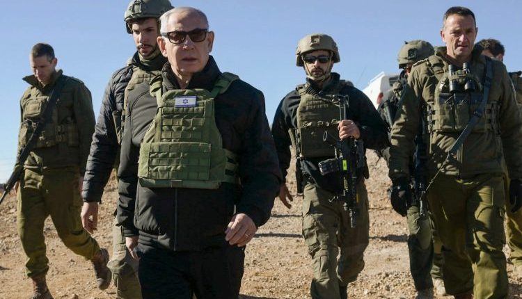 نتنياهو رئيس حكومة الاحتلال، بنيامين نتنياهو، أن "إسرائيل" لن تتخلى عن المنطقة العازلة في الجولان تحت أي اتفاق أمني محتمل مع سوريا.