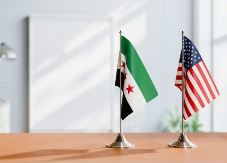 تتجه السياسة الأميركية في سوريا نحو تقليص التدخل المباشر، مع الحفاظ على "حد أدنى من الاستقرار" عبر دعم حكومة دمشق،