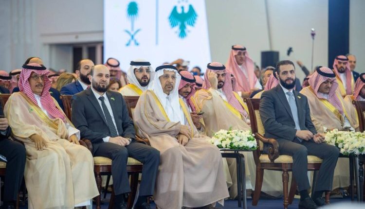 منذ سقوط نظام بشار الأسد في كانون الأول/ديسمبر 2024، تحولت المنح الخليجية بسرعة من مجرد حلول إنسانية إلى شريان مالي أساسي