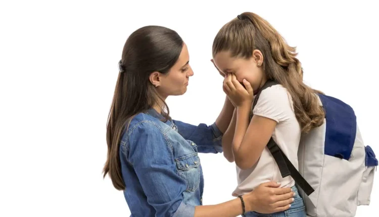 آلام-البطن-الصباحية-ليست-دائمًا-طعامًا-اكتشف-كيف-يعبر-طفلك-عن-توتره-من-المدرسة.