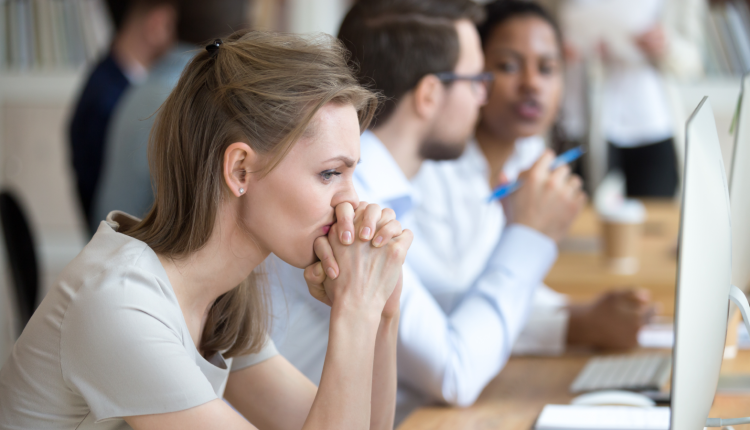 هل-بيئة-عملك-تسرق-طاقتك؟-اكتشفي-فنون-النجاة