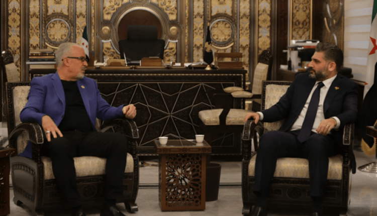 نقابة الفنانين السوريين تؤسس فرقة مسرحية جديدة بالتعاون مع وزارة الثقافة مازن الناطور المسرح السوري